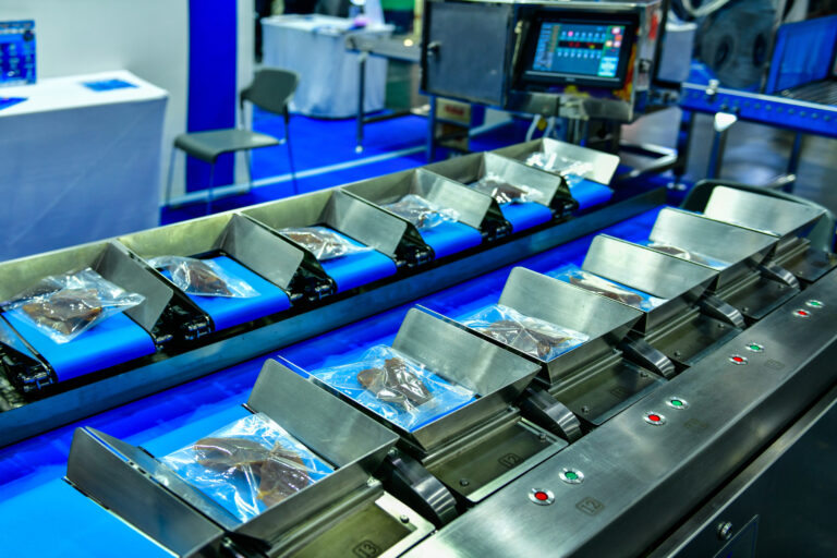 What are the advantages of vacuum packaging?